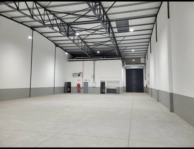 654M² WAREHOUSE TO LET IN STIKLAND INDUSTRIAL